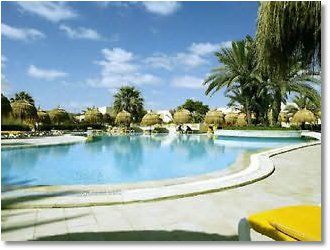 Foto Urlaub Djerba Tunesien der Pool vom schönen Hotel Club Magic Life Penelope Beach Imperiall am Sidi Mahres Strand bei Midun