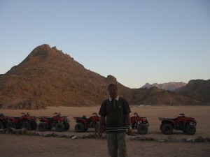 Ägypten Urlaub eine Quad Tour durch die Wüste bei Hurghada