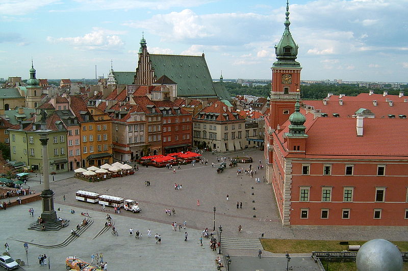  Mittelpunkt der Altstadt in Warschau ist der große dreieckige Schlossplatz